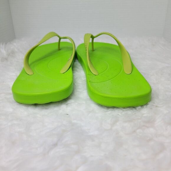 Crocs Chawaii Men's Size 11 Flip Flops Thongs Volt Green Beach Comfort - Picture 4 of 11